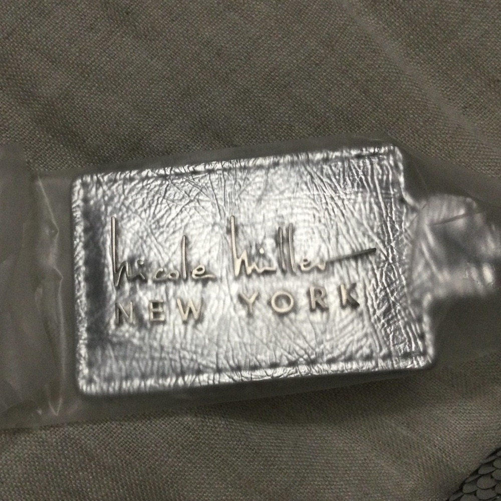 Nicole Miller Silver Sequin Small Shoulder Bag 8.5x6x2.5 - Picture 2 of 9